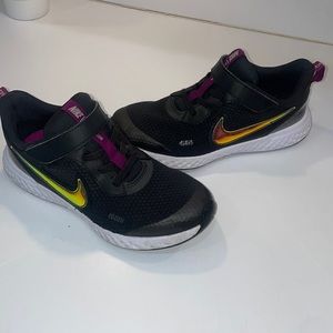 Like New Girls Nike Revolution Sneakers Size 2Y